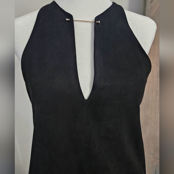 OLIVIACEOUS Black faux suede halter mini dress with keyhole. Size Small NWT - Picture 5 of 11